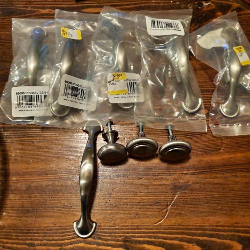 Cabinet Hardware Pulls & Knobs